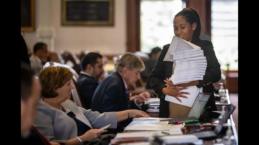 GOP leaders say they’ve secured an extra month of funding for Texas Legislature to plug money vetoed by Gov. Greg Abbott