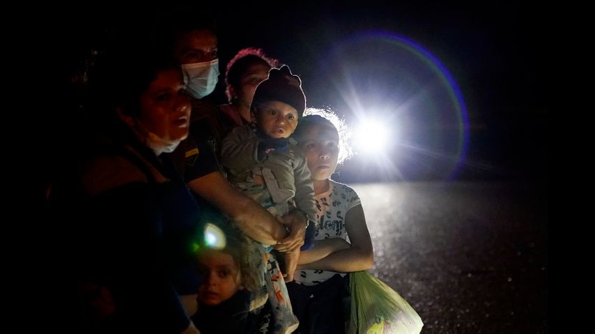 2021 Notebook: Children stream in through the Mexico border