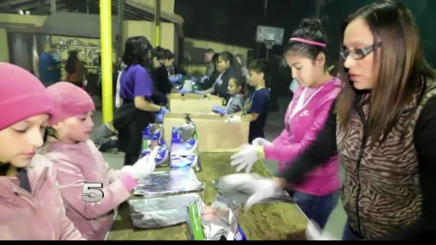 Volunteers Cook Turkeys for Families in Need