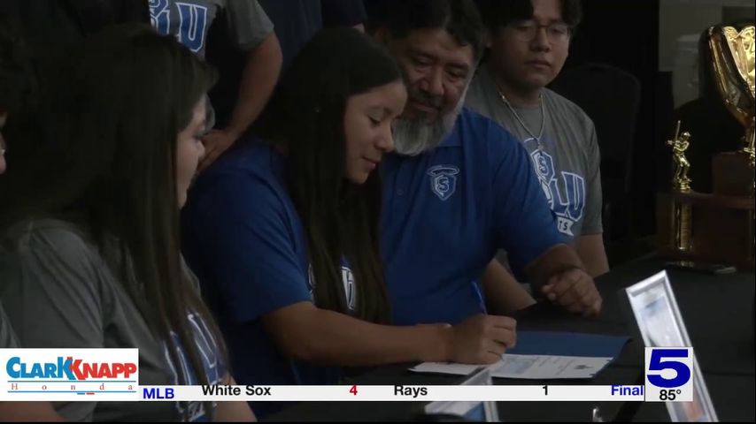 Harlingen South's Yezenia Perez signs with OLLU Softball