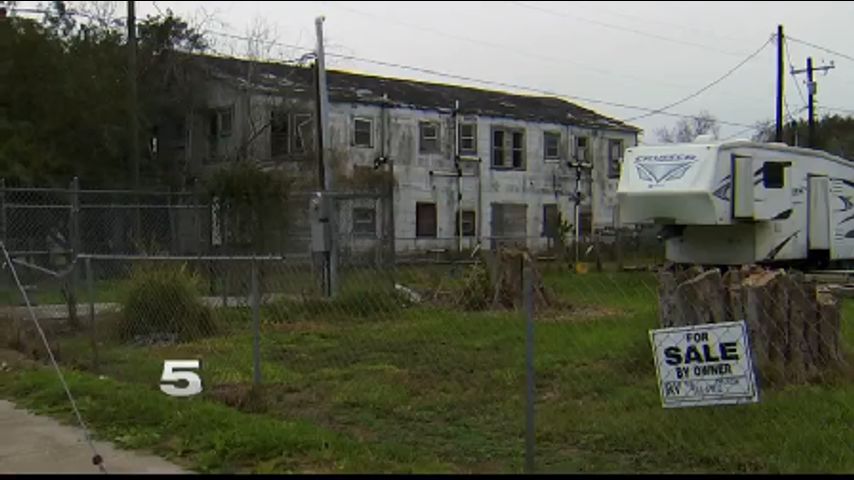 Tenant Awaits Willacy Co. Notice to Move Out of Rundown Apartment Complex