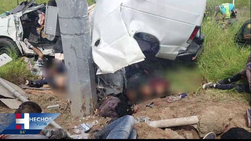 Camioneta con 29 migrantes choca en Texas; hay 10 muertos