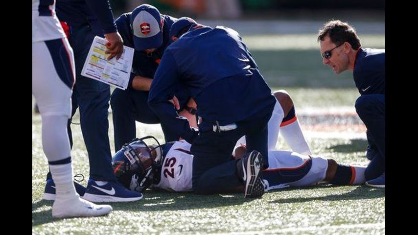 Broncos' Chris Harris Jr. leaves with broken right leg