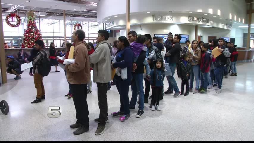 People in US Illegally Crowd Local Bus Station Upon Release from Custody