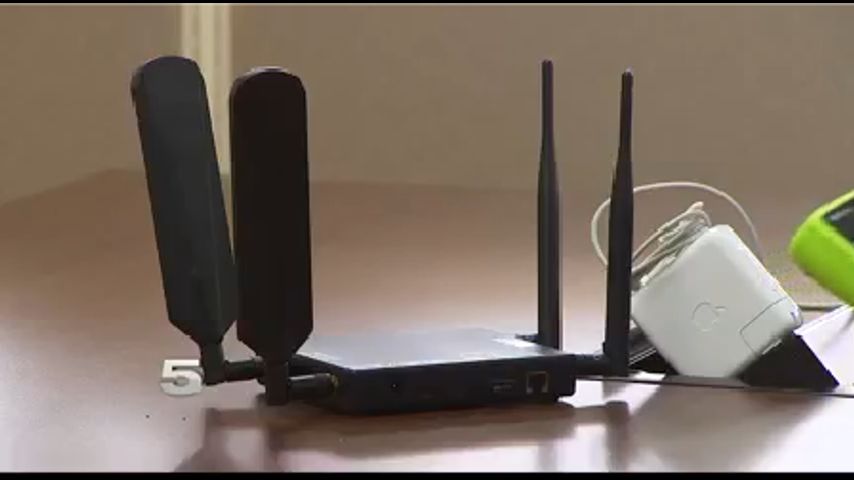 Hackers Using ‘Wifi Pineapple’ to Connect to Phones