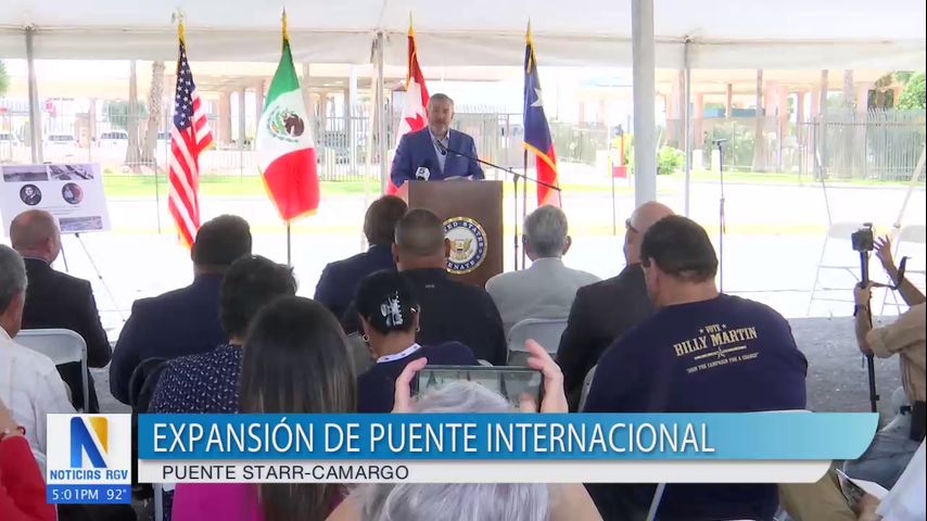 Ted Cruz visita el puente Camargo en el condado Starr