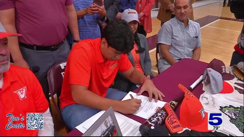 Diego Gomez signs for UTRGV baseball