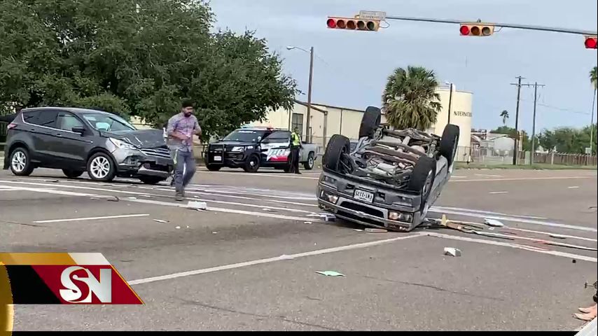 Investigan volcadura en Edinburg