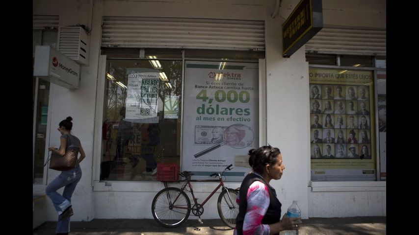 Mexicanos en EEUU podrán abrir cuentas desde consulados