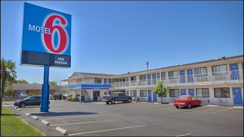 Washington official: Motel 6 gave info to feds