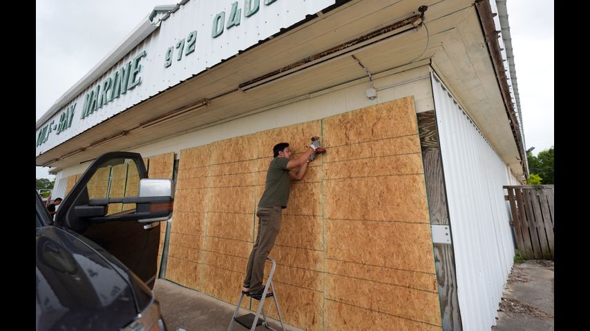 Beryl weakens to tropical storm after sweeping into Texas as Cat 1 hurricane