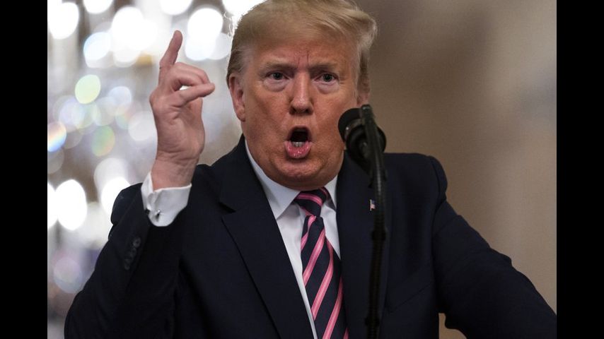 Trump descarga su furia contra los que intentan destituirlo