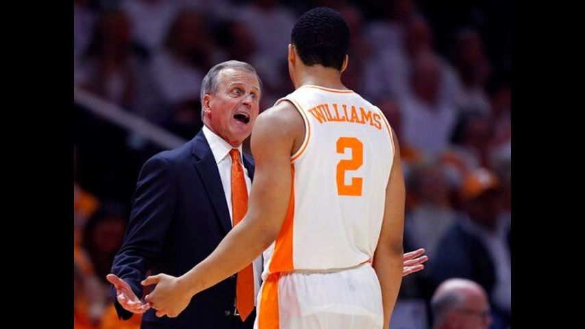 Tennessee remains at No. 1 in AP poll, ahead of Duke