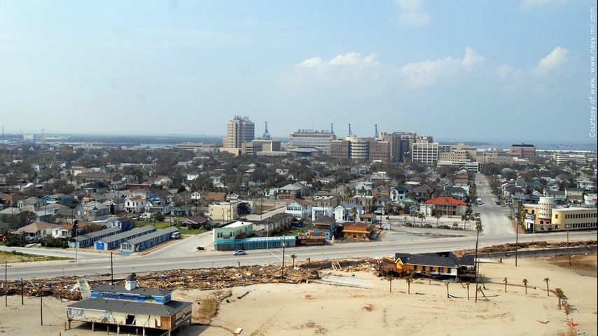 Texas: Barcaza choca contra puente y causa derrame petrolero