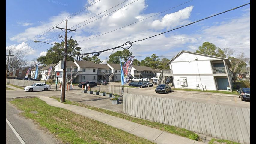 Enraged customers hold up Brooklyn Papa John's at gunpoint