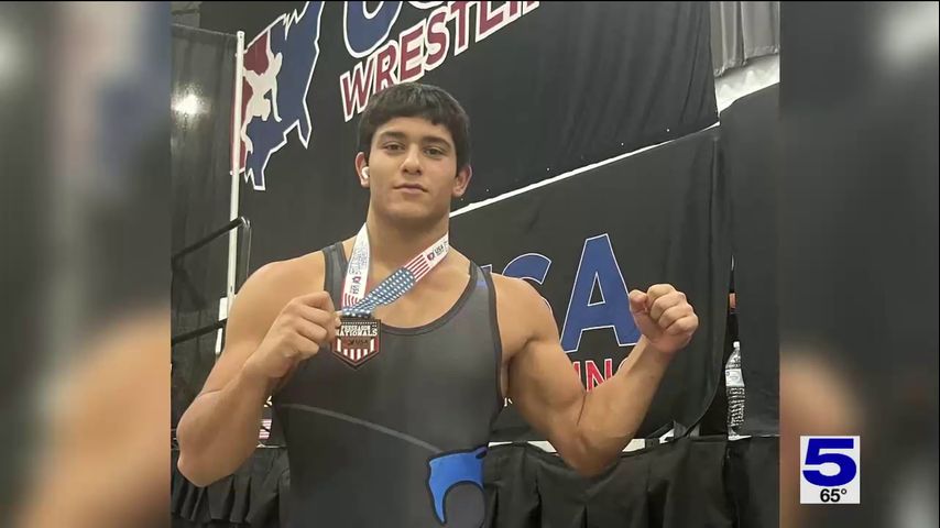 Economedes' Quiñonez fights multiple battles on mat to All-American status