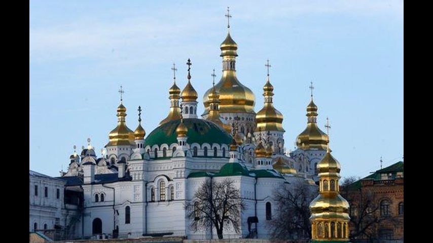 Ukraine: Leader pledges church choice for Orthodox faithful