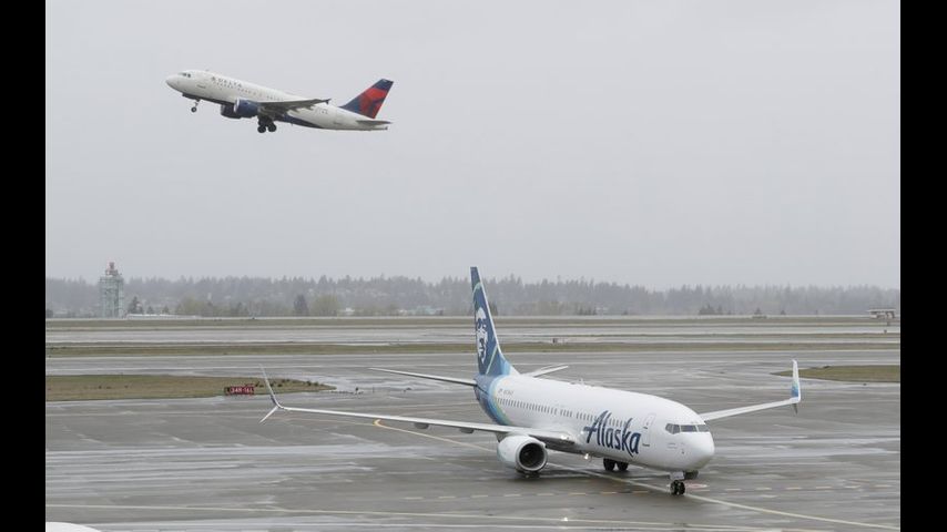 US airlines seek billions in aid as outbreak cripples travel